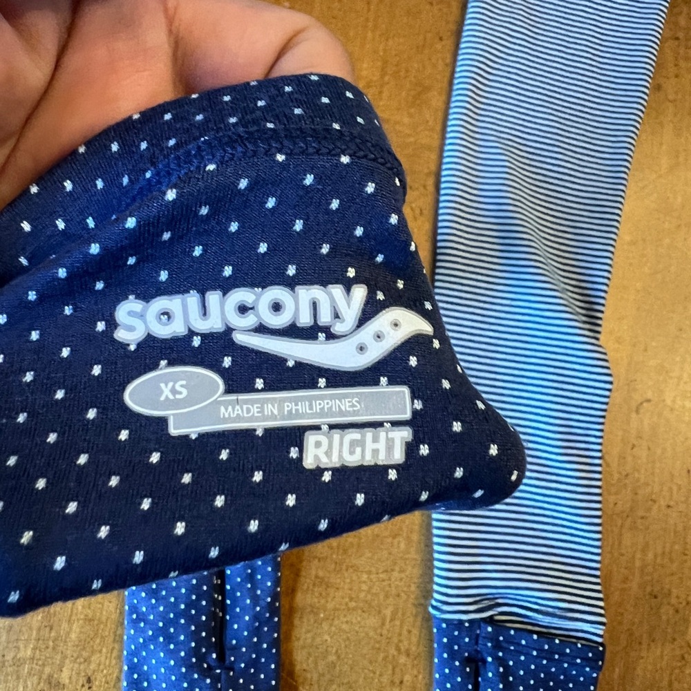 { Saucony } Running Arm Warmers Reversible blue runner navy blue polka dots - Picture 5 of 5